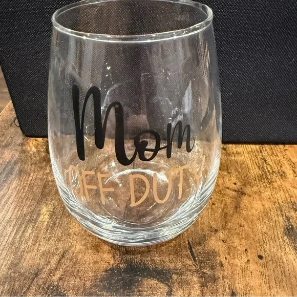 Mom and Dad Off Duty Glass Set Wine & Beer Perfect Gift! - Picture 3 of 5